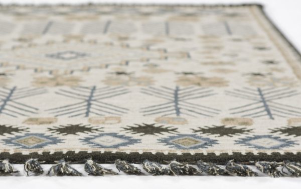 Momeni Tahoe TA-04 Ivory Area Rug For Sale